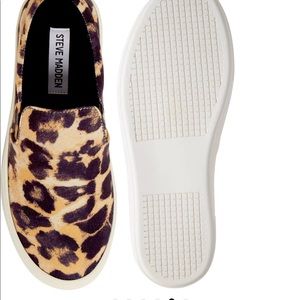 Slip-on Steve Madden leopard print shoes